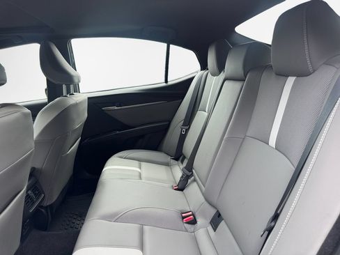 Used 2025 Toyota Camry SE AWD/4WD image 23