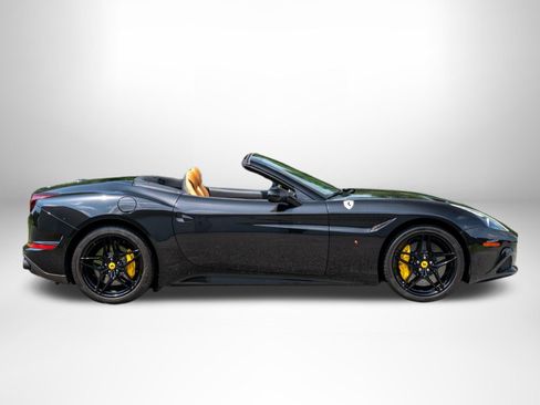 Used 2018 Ferrari California T RWD image 7
