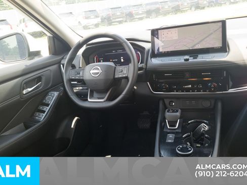 Used 2025 Nissan Rogue SL AWD/4WD image 21