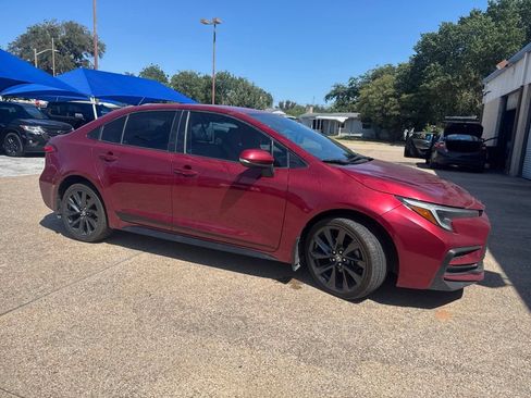 Used 2023 Toyota Corolla SE FWD image 3