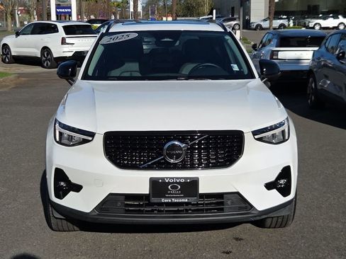 Certified 2025 Volvo XC40 B5 Plus AWD/4WD image 11
