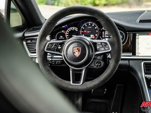 Used 2018 Porsche Panamera 4S image 9
