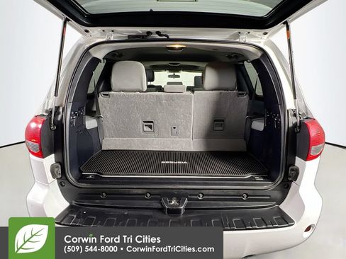 Used 2017 Toyota Sequoia SR5 AWD/4WD image 14