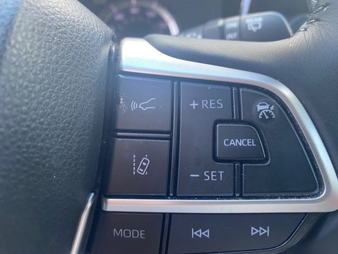 Used 2023 Toyota Highlander LE image 66