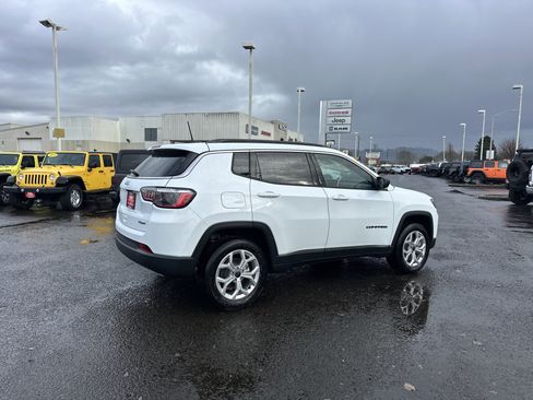 New 2026 Jeep Compass Latitude image 6