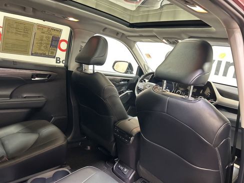 Used 2024 Toyota Highlander Platinum AWD/4WD image 17