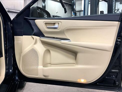 Used 2017 Toyota Camry XLE image 22