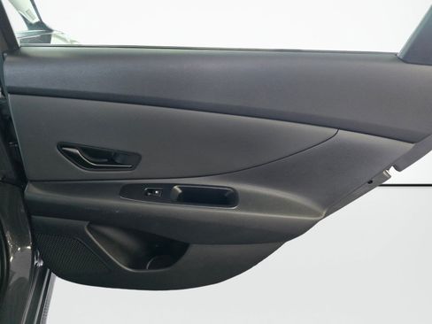 Used 2025 Hyundai Elantra SEL FWD image 36