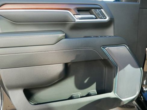 Used 2024 GMC Sierra 2500 Denali image 12