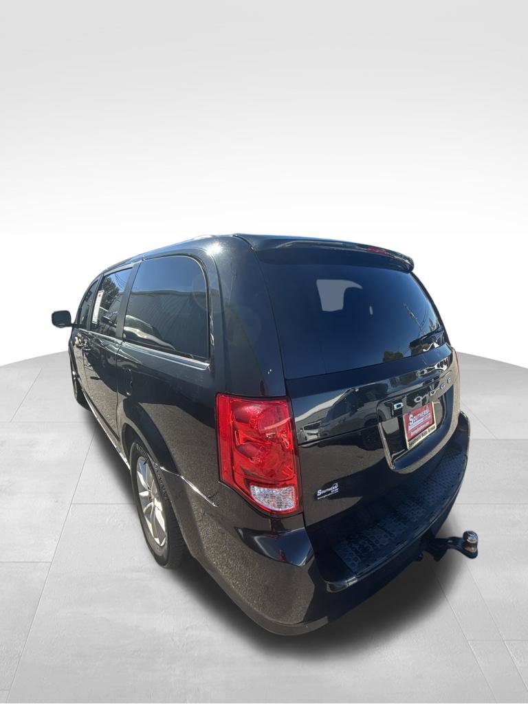 Used 2019 Dodge Grand Caravan SXT FWD image 3