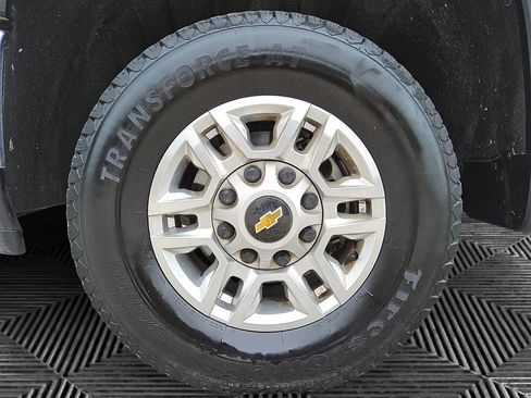 Used 2025 GMC Sierra 1500 SLT AWD/4WD image 14