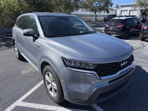 Used 2022 Kia Sorento LX image 3