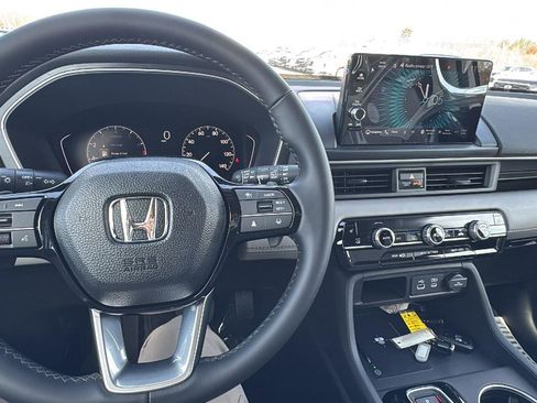 New 2025 Honda Pilot Touring image 21
