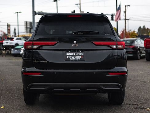 Used 2022 Mitsubishi Outlander ES image 9