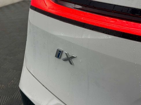 Used 2023 BMW iX xDrive50 w/ Sport Package image 13