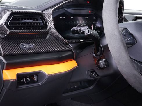 Used 2025 Lamborghini Urus S AWD/4WD image 32