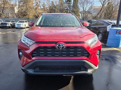 Used 2021 Toyota RAV4 XLE image 2