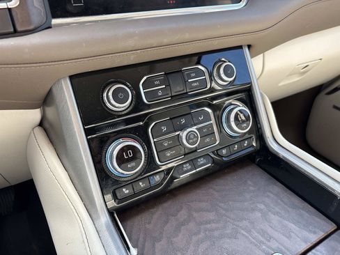 Used 2023 GMC Yukon Denali AWD/4WD image 27