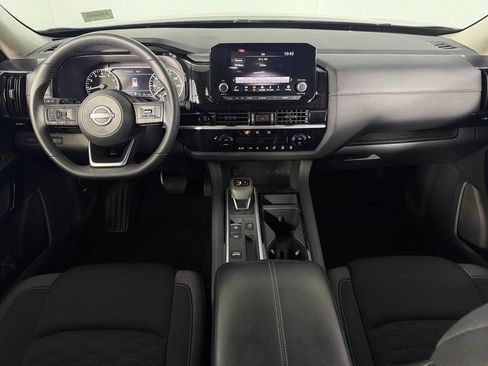 Used 2025 Nissan Pathfinder SV FWD image 13