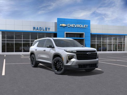 New 2026 Chevrolet Traverse LT image 1