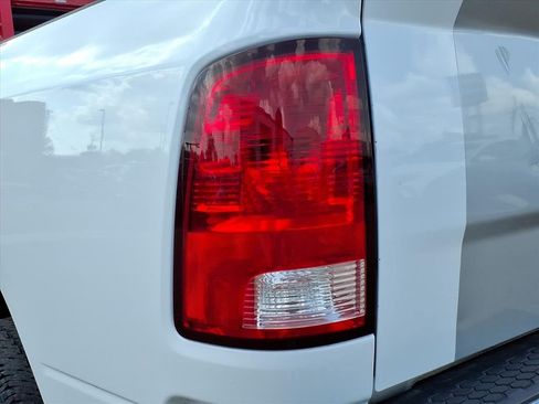 Used 2018 RAM 2500 Tradesman w/ Chrome Appearance Group image 9