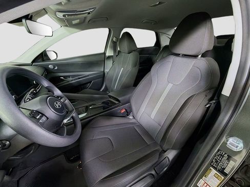 Used 2025 Hyundai Elantra SE image 13