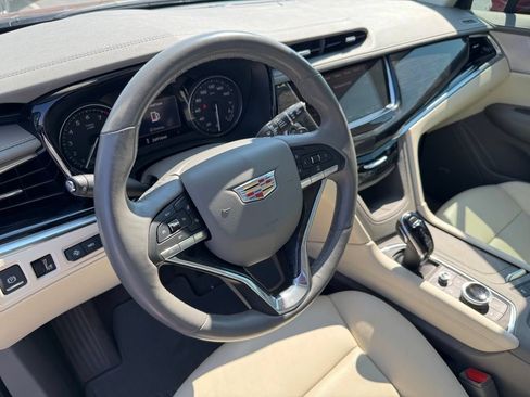 Used 2023 Cadillac XT6 Premium Luxury w/ Technology Package FWD image 17