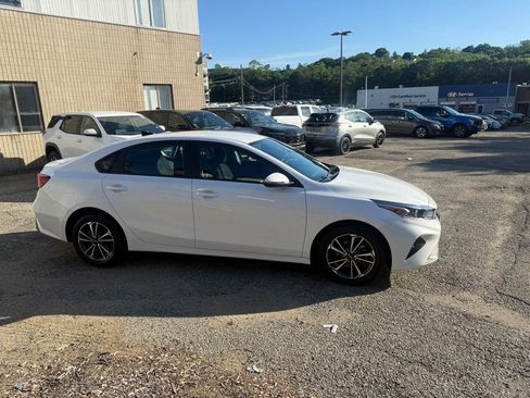 Used 2023 Kia Forte LXS w/ LXS Technology Package FWD image 8