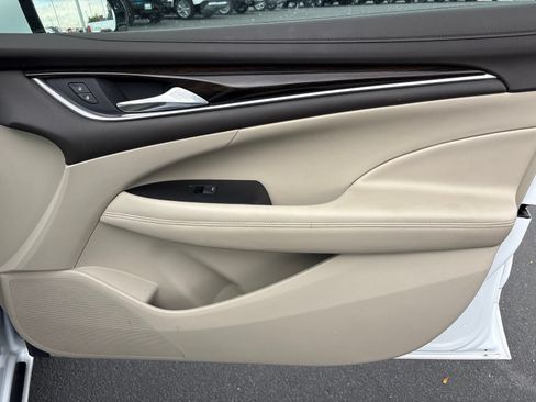 Used 2017 Buick LaCrosse Essence FWD image 28