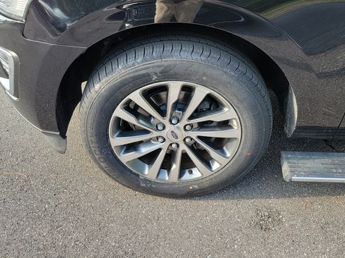 Used 2018 Ford Expedition Limited RWD image 34