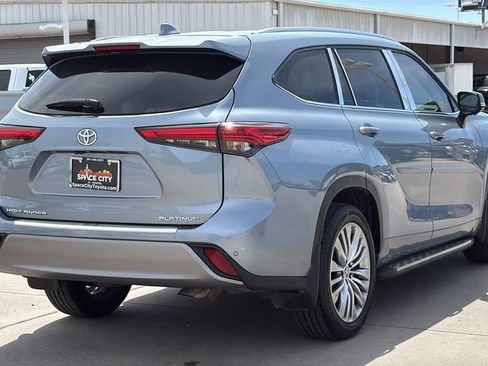 Used 2023 Toyota Highlander Platinum image 5