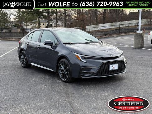 Certified 2025 Toyota Corolla SE image 1