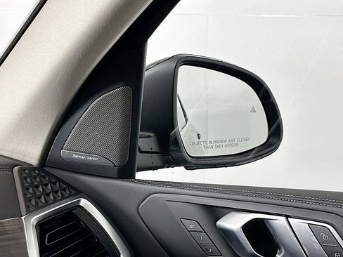 Used 2025 BMW X7 xDrive40i w/ Premium Package image 22