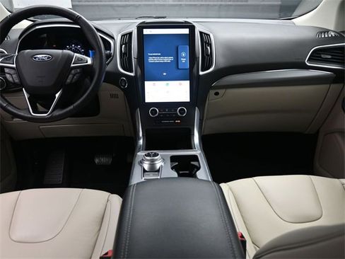 Used 2021 Ford Edge Titanium image 9