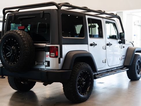 Used 2017 Jeep Wrangler Unlimited Sport w/ Quick Order Package 24S AWD/4WD image 4