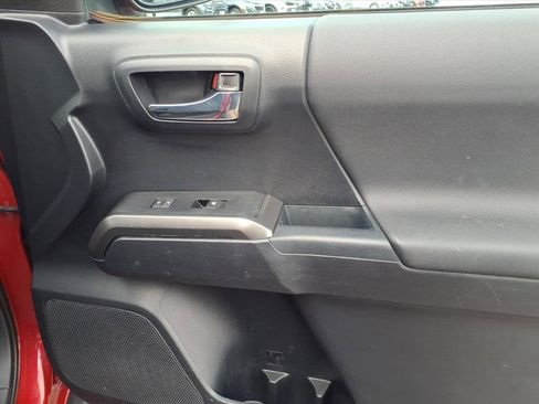 Used 2018 Toyota Tacoma TRD Sport image 20