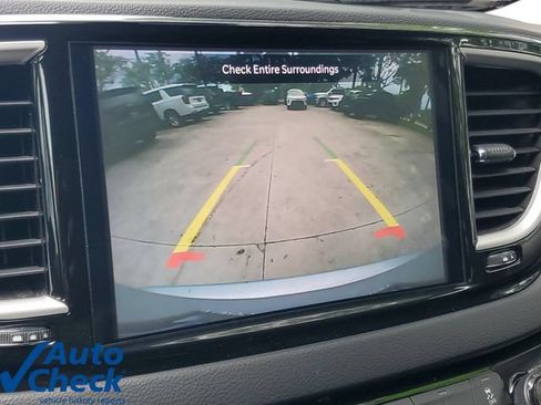 Used 2024 Chrysler Pacifica Touring-L FWD image 25