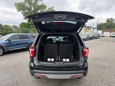Used 2017 Ford Explorer XLT w/ Equipment Group 202A AWD/4WD image 29