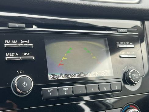 Used 2016 Nissan Rogue S FWD image 19