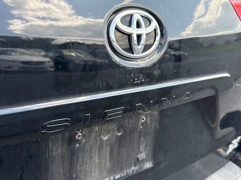 Used 2012 Toyota Sienna XLE AWD/4WD image 8