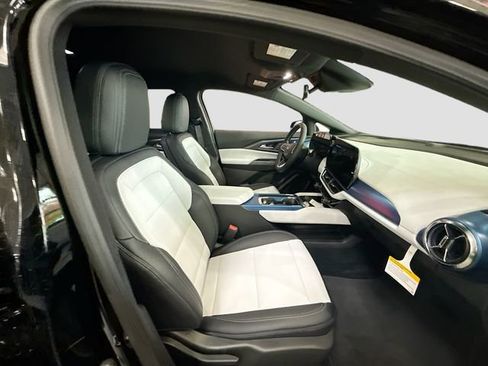 New 2026 Chevrolet Equinox EV LT image 28