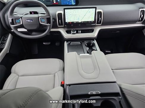 New 2026 Ford Expedition Active image 9