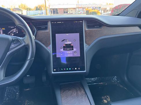 Used 2018 Tesla Model X 75D image 22