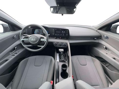 New 2026 Hyundai Elantra SE FWD image 13