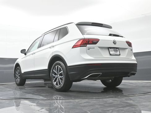 Used 2019 Volkswagen Tiguan SE w/ Panoramic Sunroof Package AWD/4WD image 37