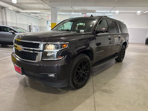 Used 2016 Chevrolet Suburban LT image 1
