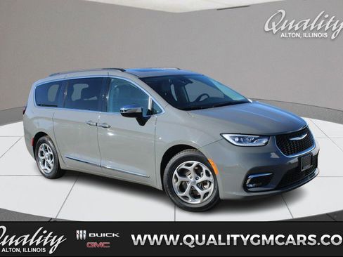 Used 2023 Chrysler Pacifica Limited image 1