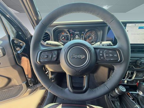 Used 2025 Jeep Wrangler Unlimited Rubicon AWD/4WD image 11