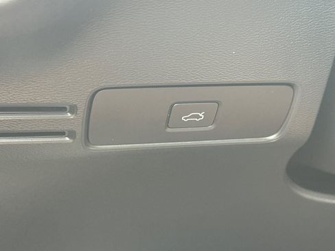 Certified 2023 Volvo XC40 Recharge Ultimate AWD/4WD image 31
