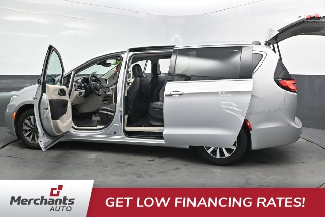 Used 2024 Chrysler Pacifica Limited FWD image 34